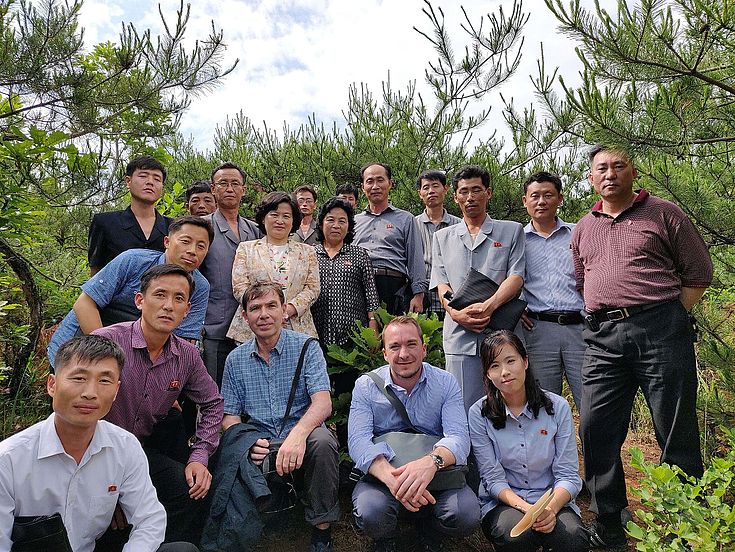 Besuch der Baumschulen Mundok und Onchon in Nordkorea mit Deutschen und Norkoeanischen Experten