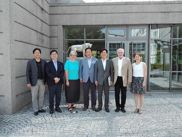 Mitglieder des südkoreanischen Nationalparlaments bei der Hanns-Seidel-Stiftung in München