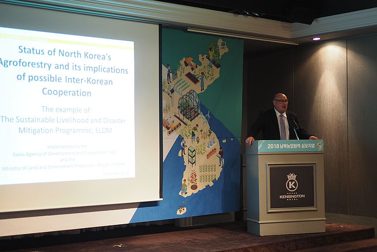Thomas Fisler (ehemaliger Repräsentant der Direktion für Entwicklung und Zusammenarbeit (DEZA) in Pjöngjang stellte das SDLM-Programm vor