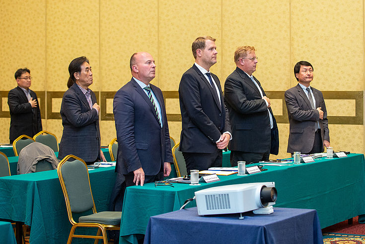 Von links nach rechts: Hartmut Koschyk, Dr. Alexander Wolf, Dr. Bernhard Seliger und Young-Soo Kim