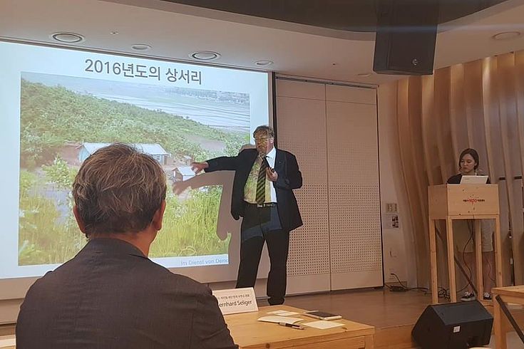 Dr Bernhard Seliger talking about the cooperation in sustainable reforestation between the Hanns Seidel Foundation and North Korea