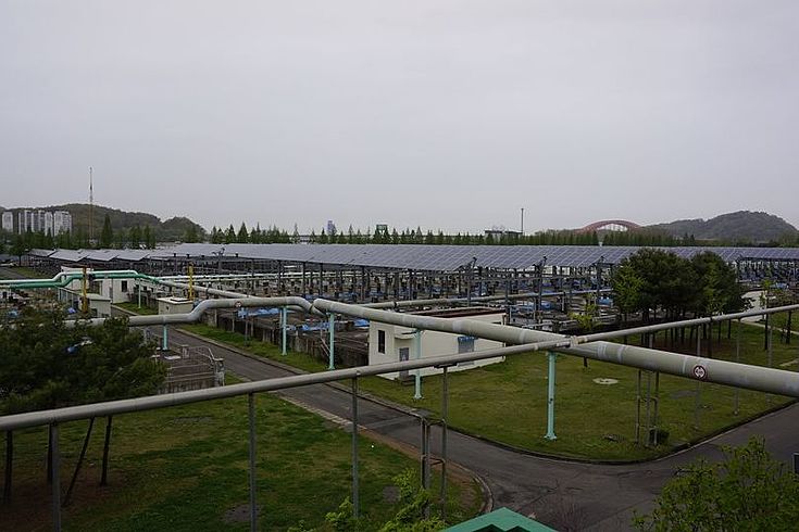 Beispiel für die Installation von Solarmodulen in Städten