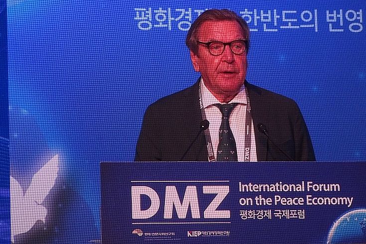 Der ehemalige deutsche Bundeskanzler Gerhard Schröder teilt seine Sicht auf die koreanische Halbinsel.