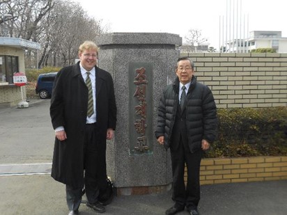 Prof. Chong with Dr. Seliger in front of Korea University, Tokyo, 2013